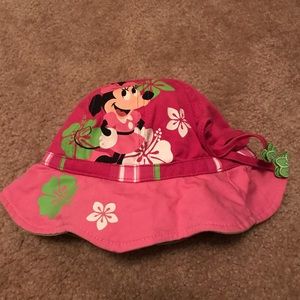 Pink Minnie Mouse hat 💕